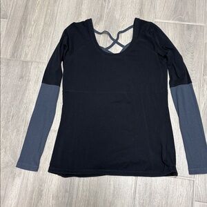 CALIA by Carrie Underwood Black and Gray Long Sleeve Top